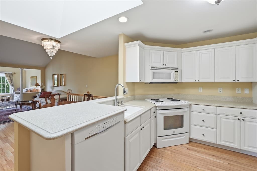 48 William Onthank Ln # 48, Southborough MA 01772 photo 3