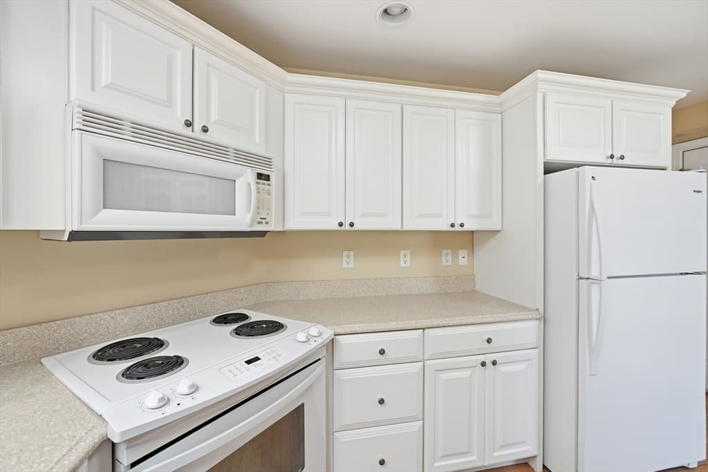 48 William Onthank Ln # 48, Southborough MA 01772 photo 5