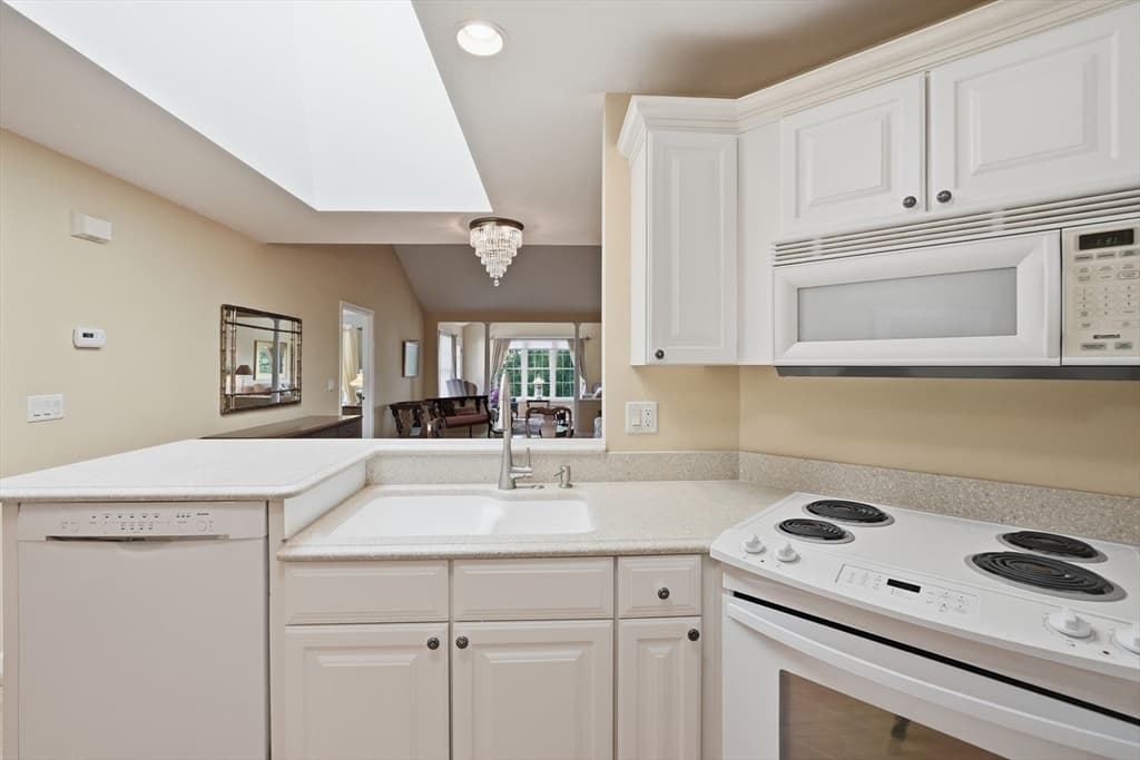48 William Onthank Ln # 48, Southborough MA 01772 photo 4