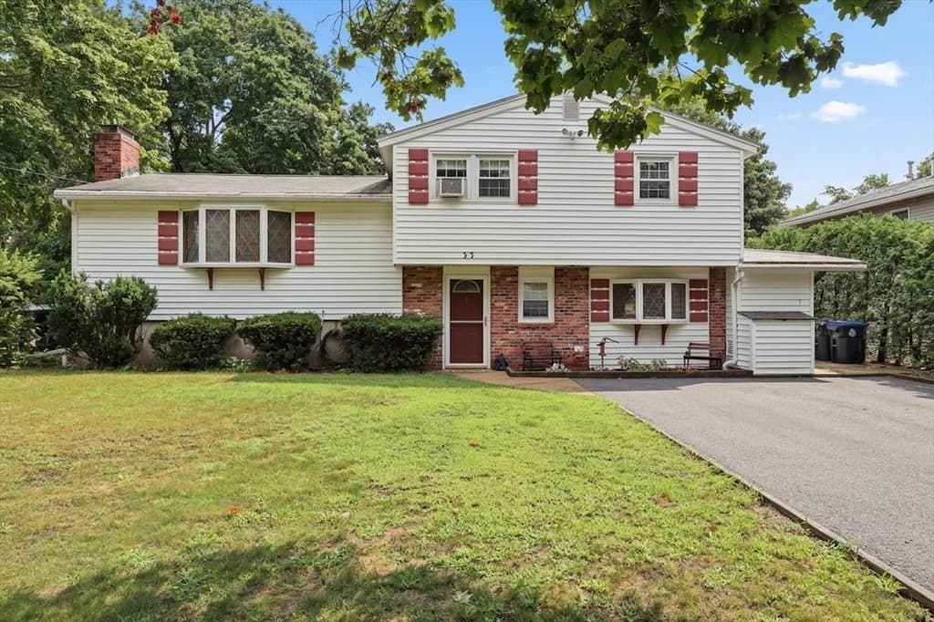 33 Rolling Ln, Hudson MA 01749