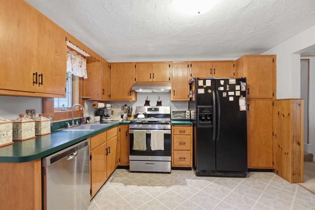 33 Rolling Ln, Hudson MA 01749 photo 5
