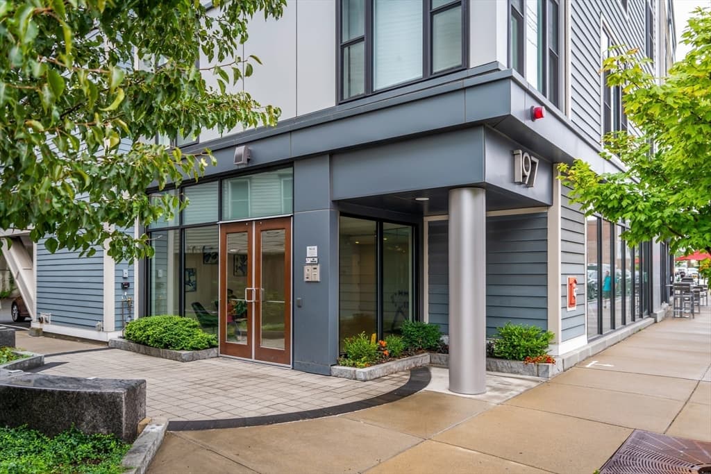 197 Washington St # 409, Somerville MA 02143