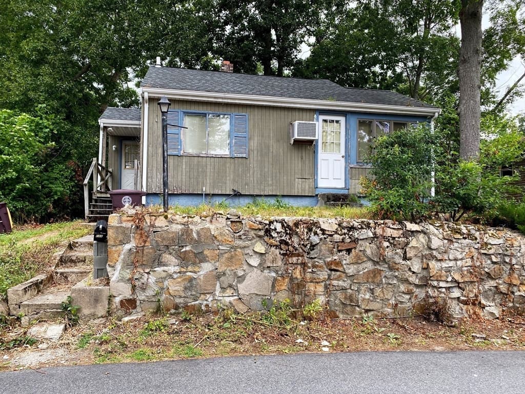 42 Lake View Rd, Weymouth MA 02189 photo 2