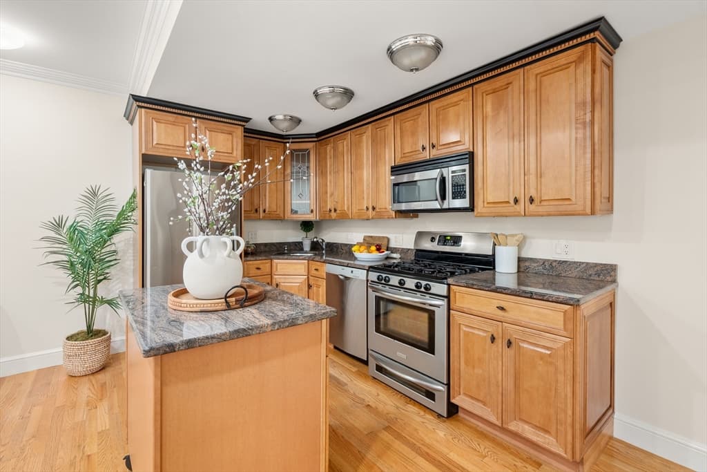 1724 Beacon St # 1, Brookline MA 02445 photo 2