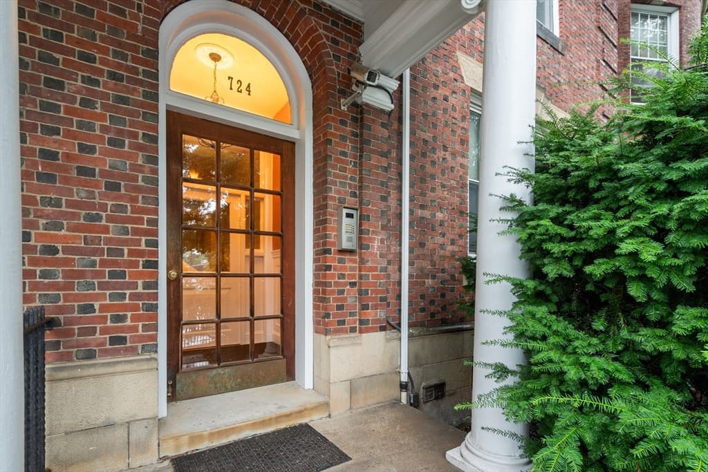 1724 Beacon St # 1, Brookline MA 02445 photo 17