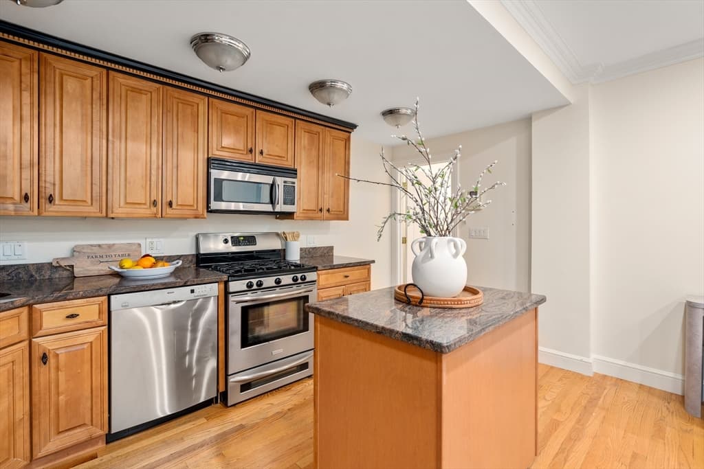 1724 Beacon St # 1, Brookline MA 02445 photo 3