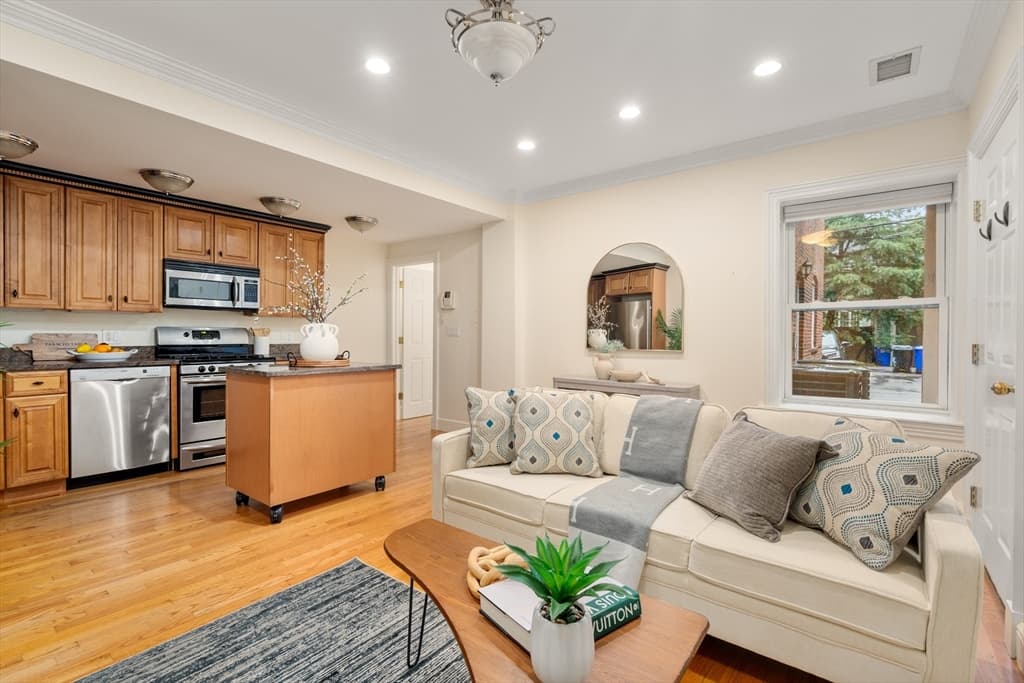 1724 Beacon St # 1, Brookline MA 02445