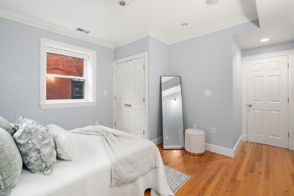 1724 Beacon St # 1, Brookline MA 02445 photo 9