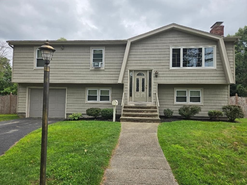 64 Woolley Ave, Somerset MA 02726