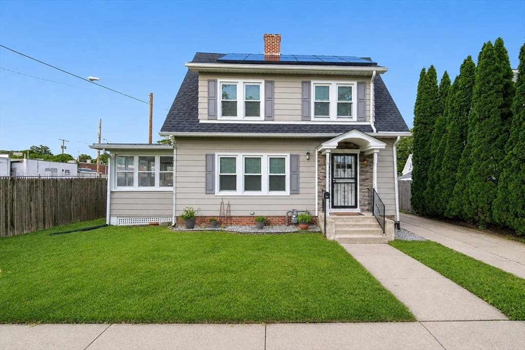 Single Family Residence at 15 Garland St, Springfield MA 01118, Springfield, photo 2 of 41
