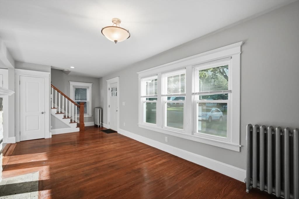 Single Family Residence at 15 Garland St, Springfield MA 01118, Springfield, photo 6 of 41