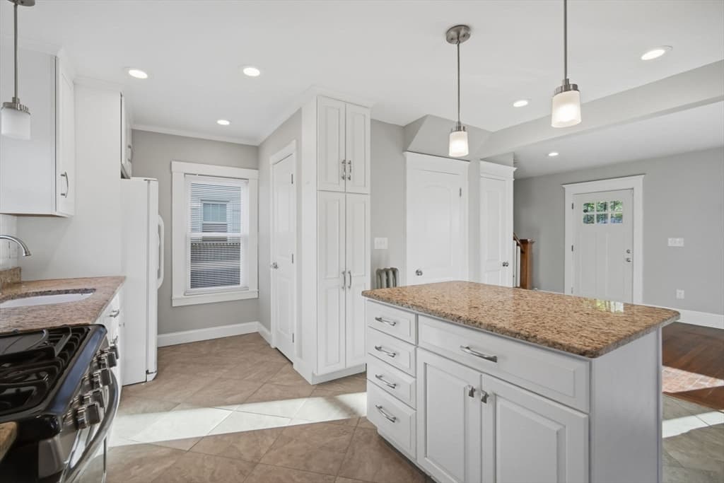 Single Family Residence at 15 Garland St, Springfield MA 01118, Springfield, photo 11 of 41