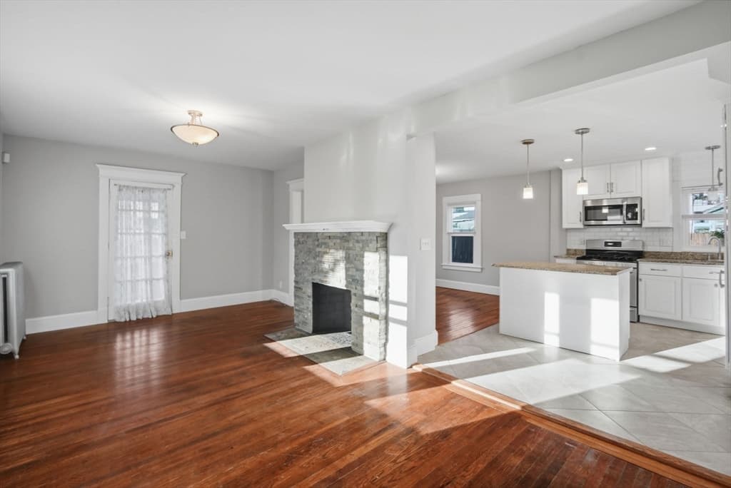 Single Family Residence at 15 Garland St, Springfield MA 01118, Springfield, photo 4 of 41
