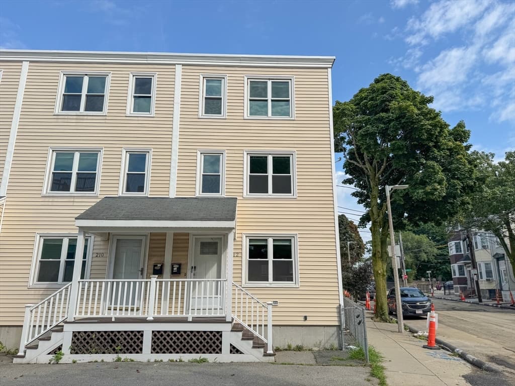 212 W 6th St # 212, Boston MA 02127