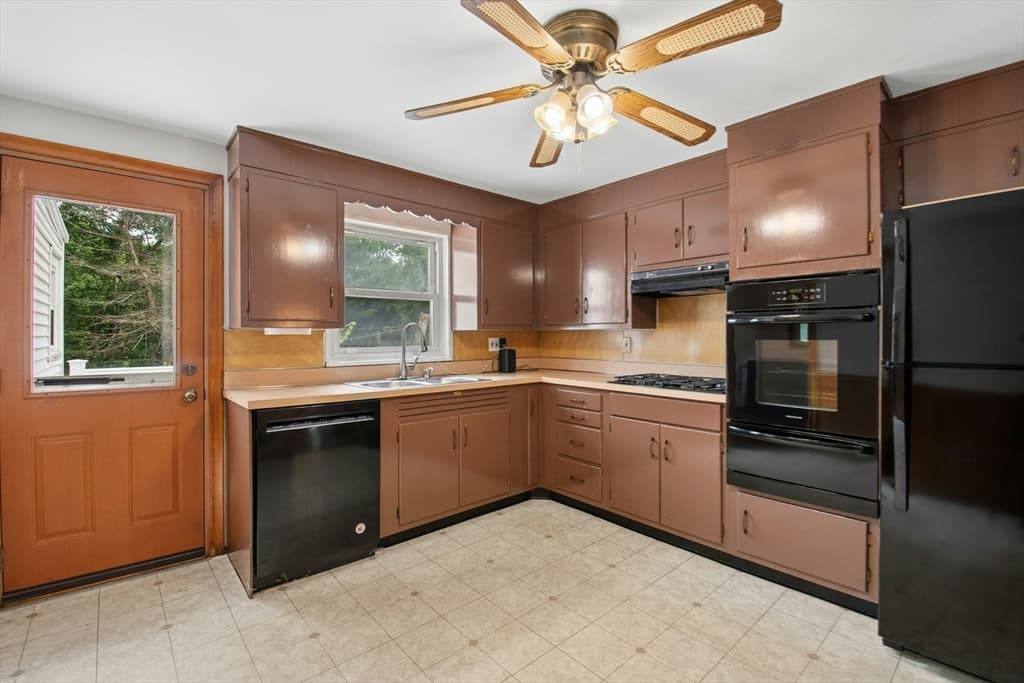 Single Family Residence at 129 Chickering Road, Dedham MA 02026, photo 10 of 29