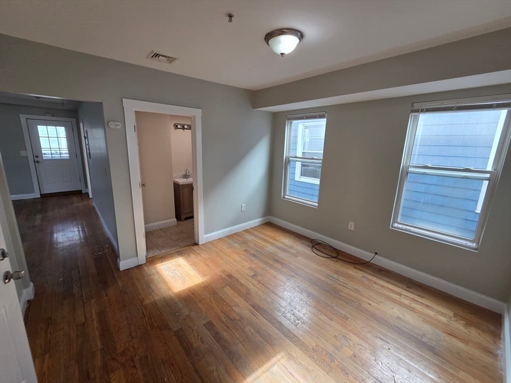 9 Lincoln St, Boston MA 02122 photo 6