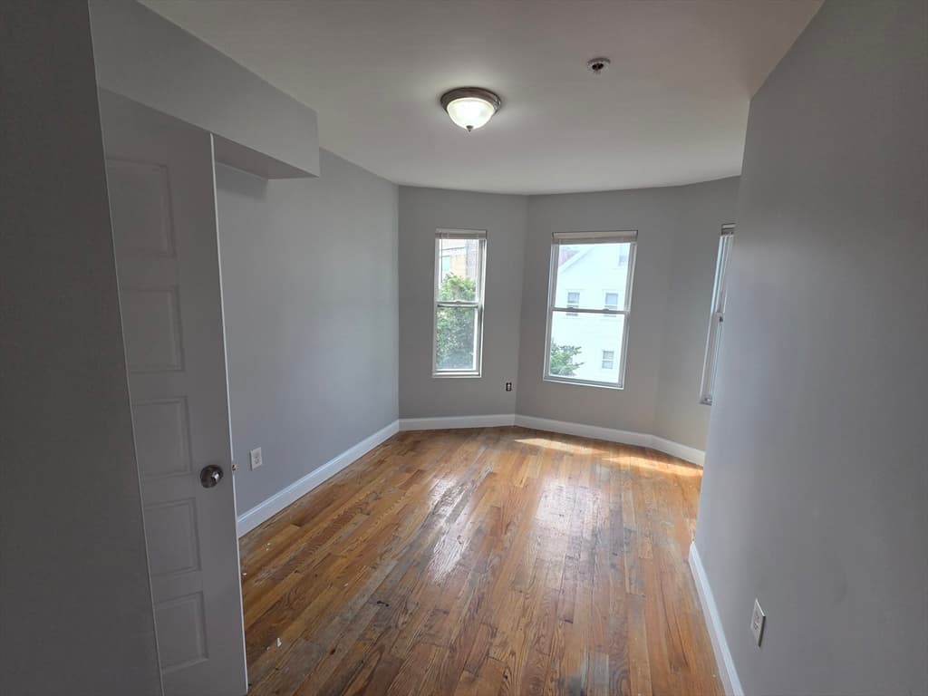 9 Lincoln St, Boston MA 02122 photo 9