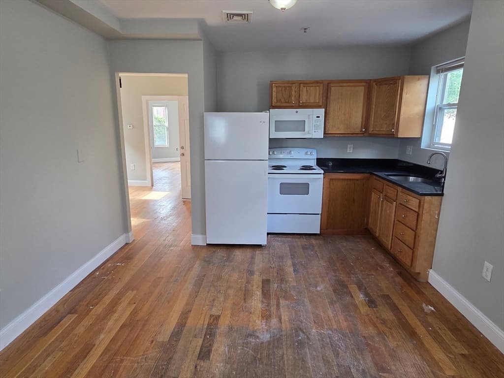 9 Lincoln St, Boston MA 02122 photo 4