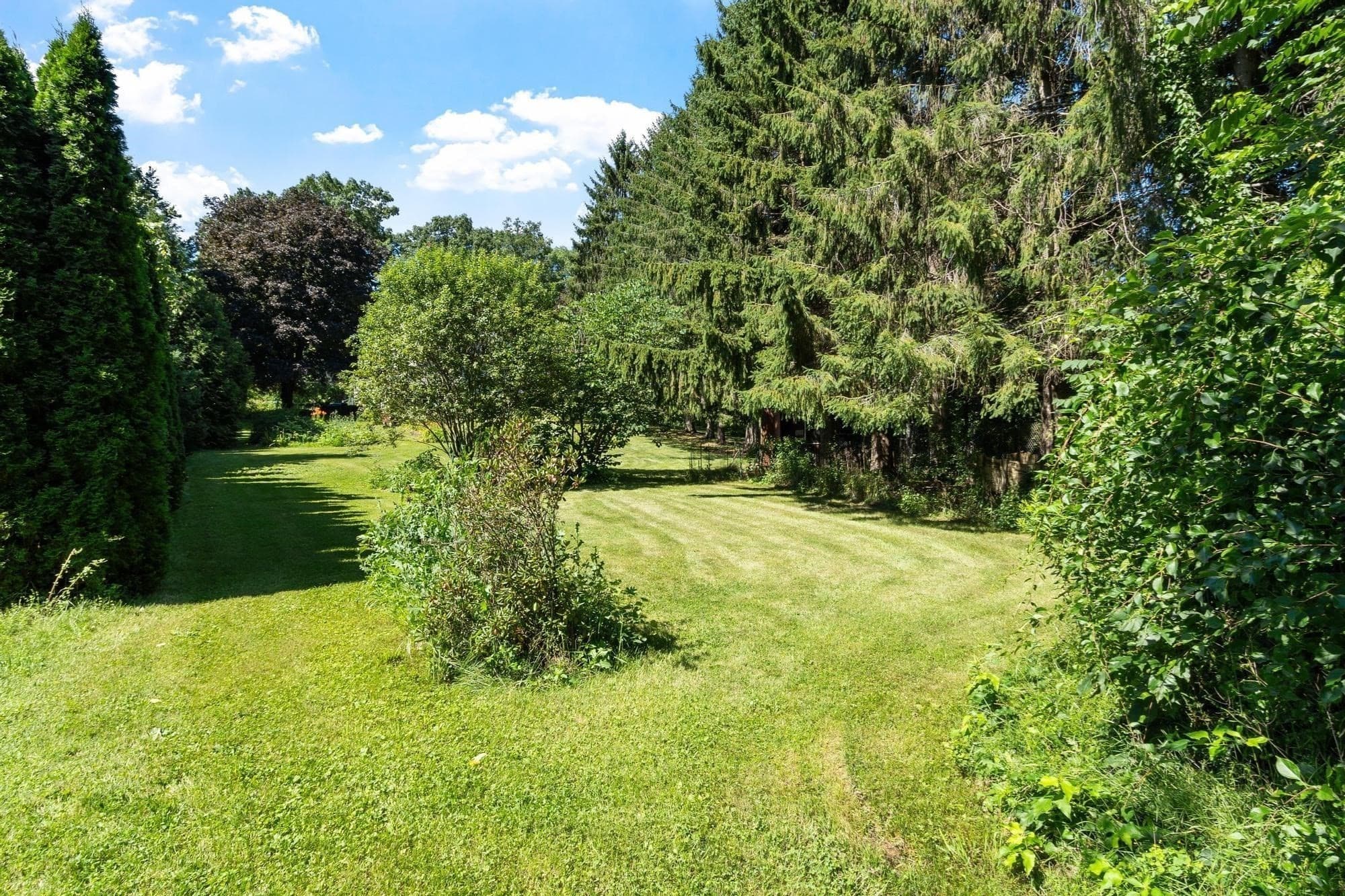 Single Family Residence at 19 Rowley Hill Rd, Sterling MA 01564, Sterling, photo 3 of 38