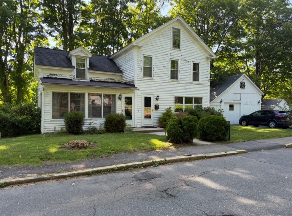 41 Pease Ave, Monson MA 01057