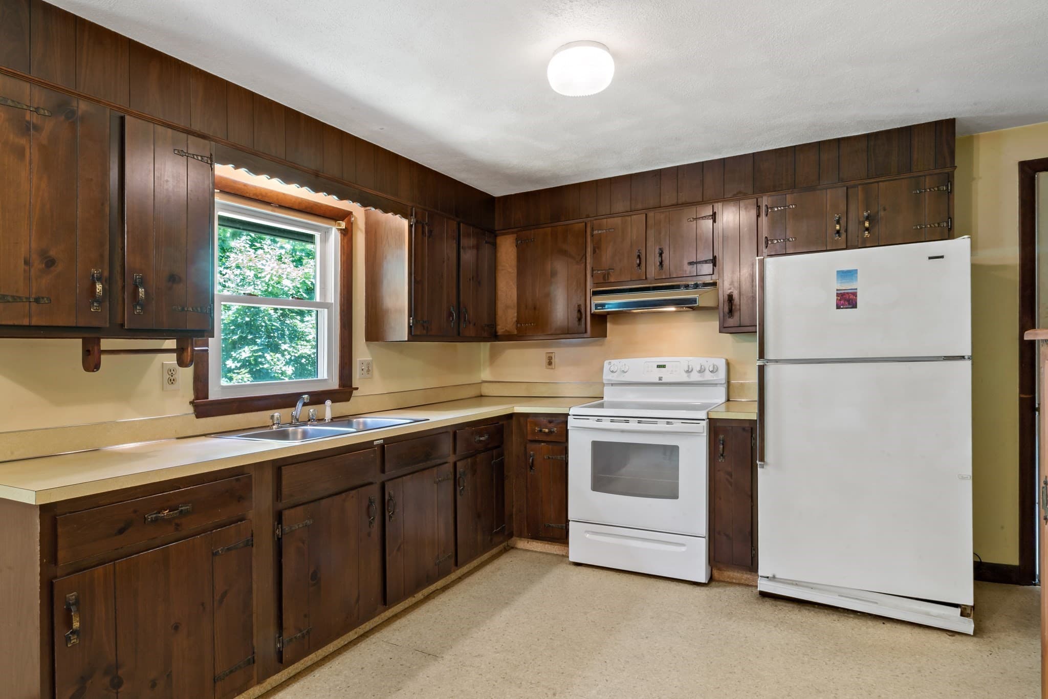 Single Family Residence at 39 Grant Street, Attleboro MA 02703, Attleboro, photo 6 of 25