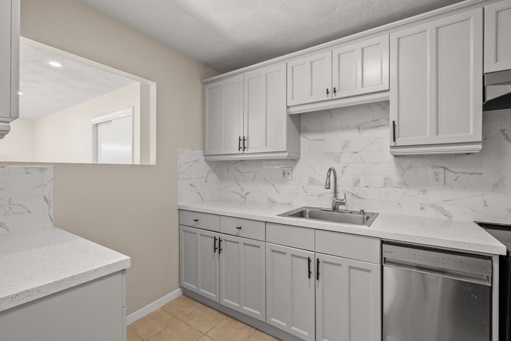 68 Summer Ave # 1, Stoughton MA 02072