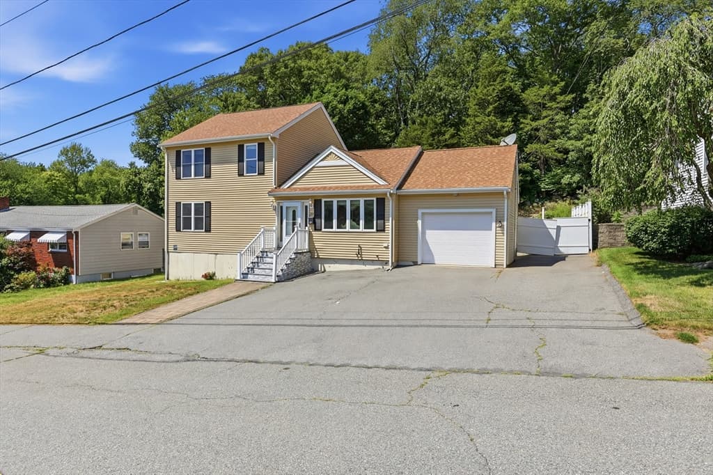 39 Sunflower Rd, Holbrook MA 02343 photo 2