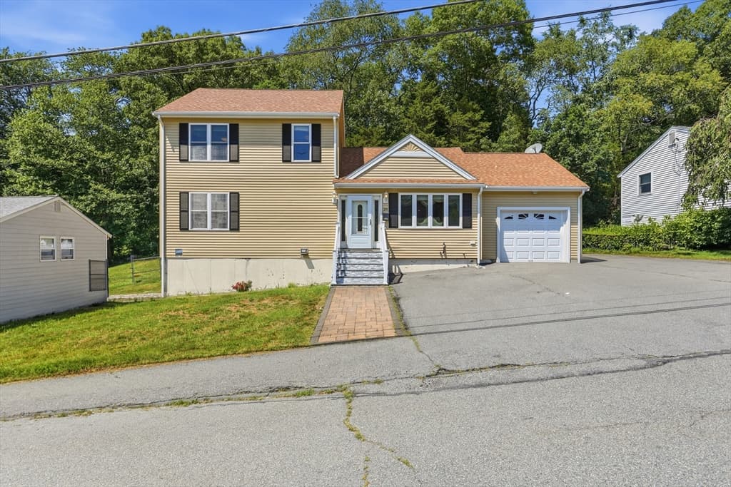 39 Sunflower Rd, Holbrook MA 02343