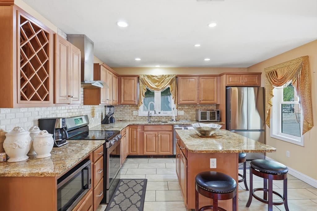 39 Sunflower Rd, Holbrook MA 02343 photo 9