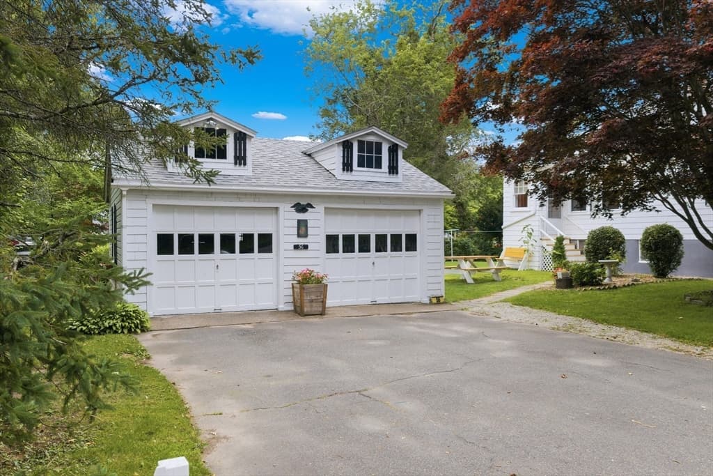 56 Hathaway Rd, Dartmouth MA 02747 photo 2