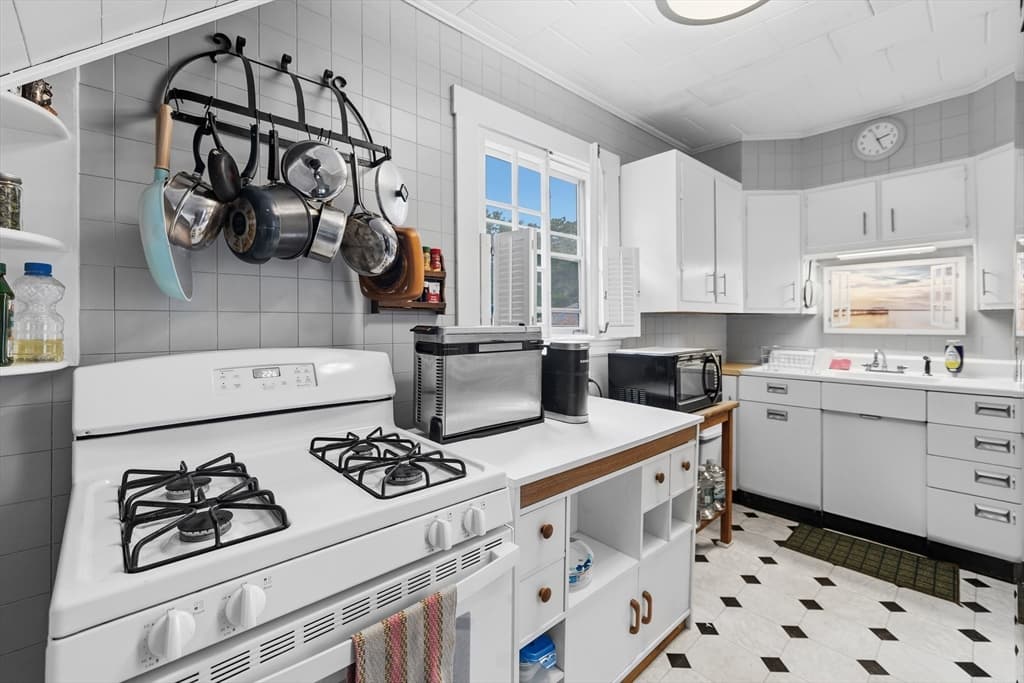 56 Hathaway Rd, Dartmouth MA 02747 photo 15