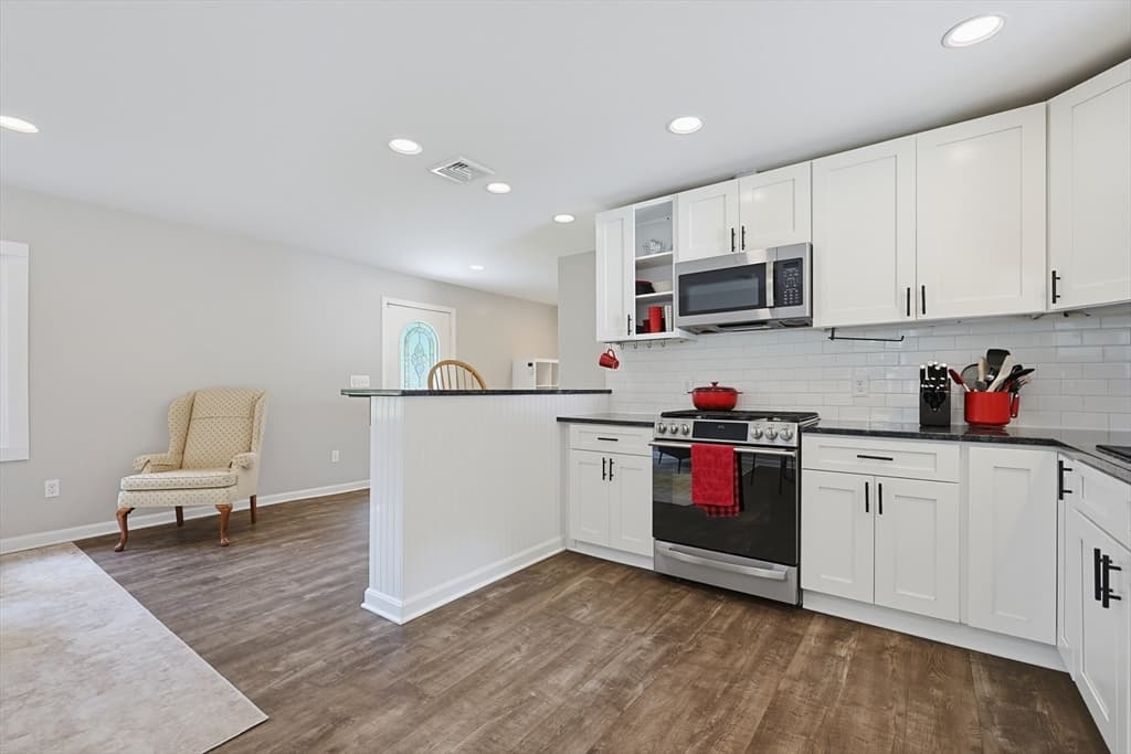Single Family Residence at 333 Union Street, Millis MA 02054, Millis, photo 9 of 39