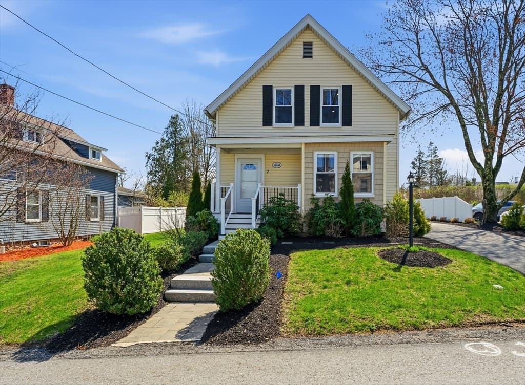 7 Cherry Street, Southborough MA 01745