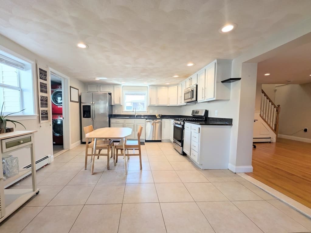 35 Francis St, Everett MA 02149 photo 2
