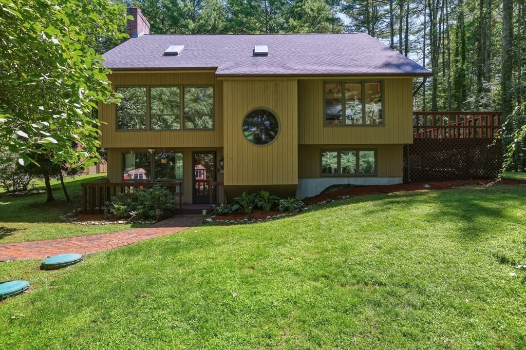 15 Ladyslipper Cir, Amherst MA 01002