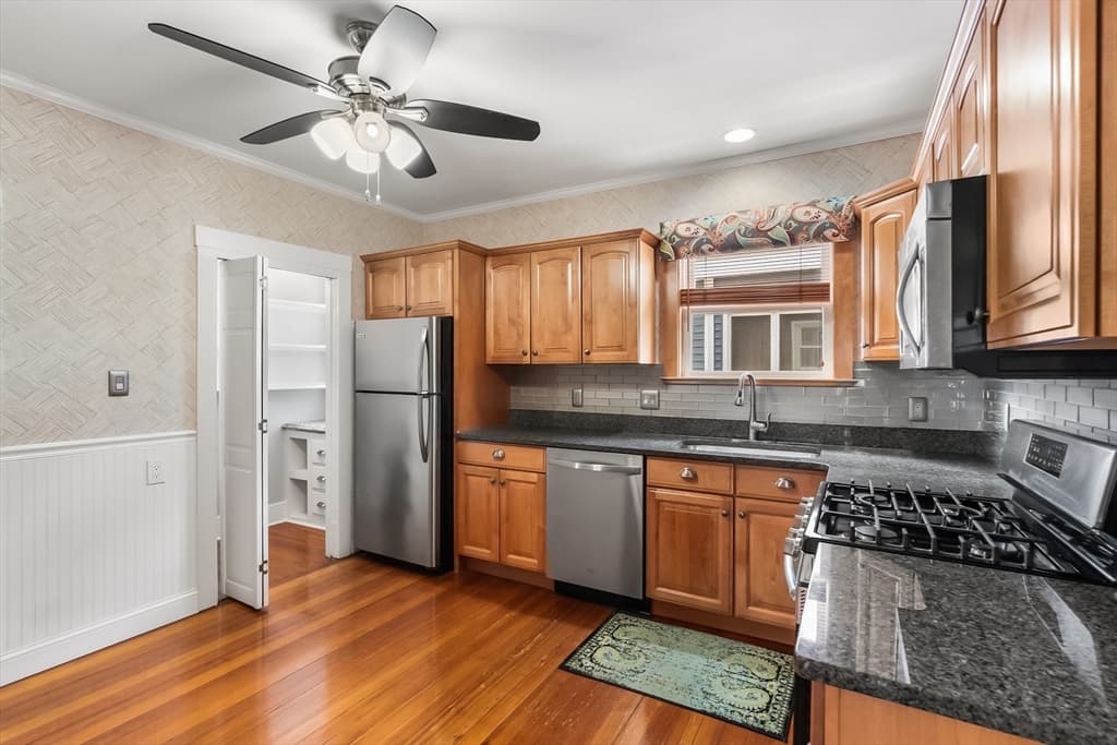 27 Peirce Ave, Everett MA 02149 photo 16