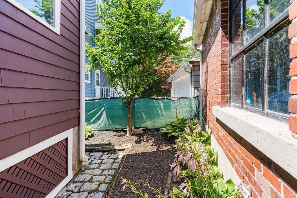 27 Peirce Ave, Everett MA 02149 photo 32
