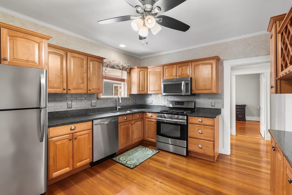 27 Peirce Ave, Everett MA 02149 photo 14