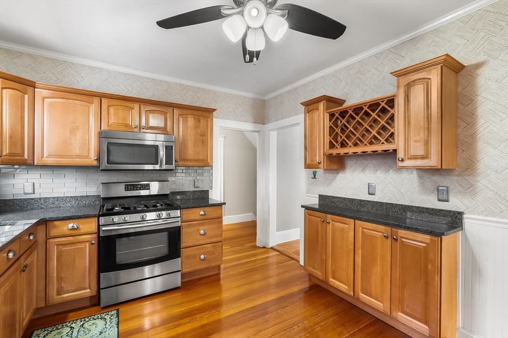 27 Peirce Ave, Everett MA 02149 photo 15