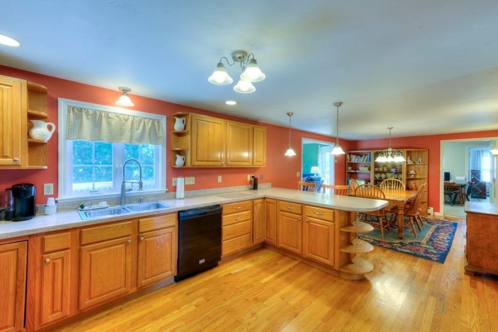 11 Hyland Ave, Leicester MA 01524 photo 2