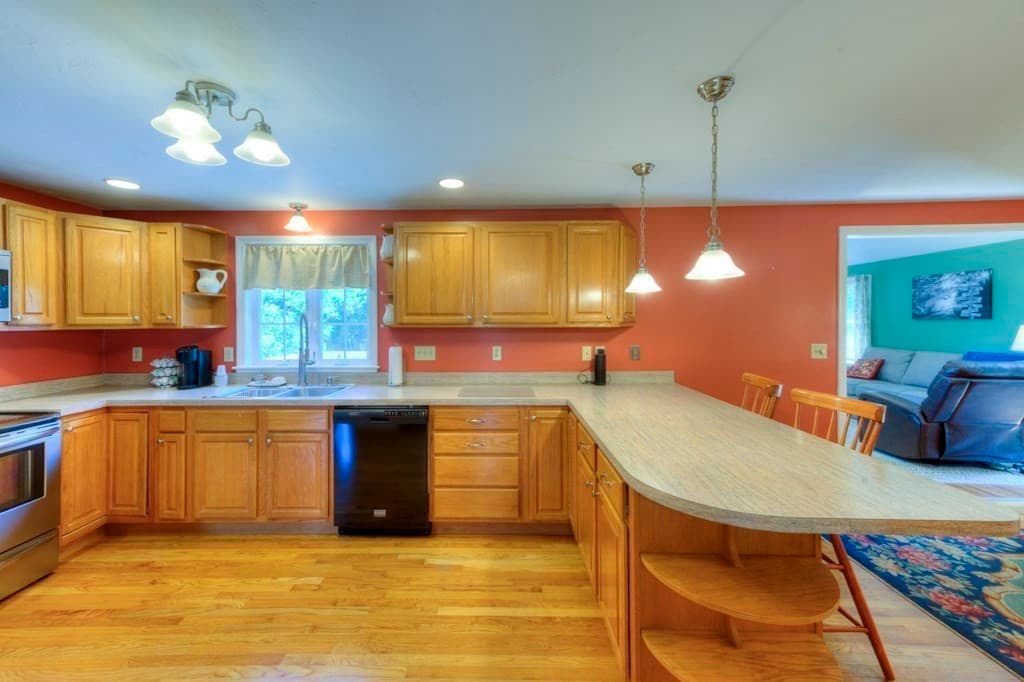 11 Hyland Ave, Leicester MA 01524 photo 3