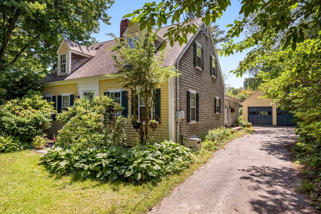 12 Rolfes Ln, Newbury MA 01951