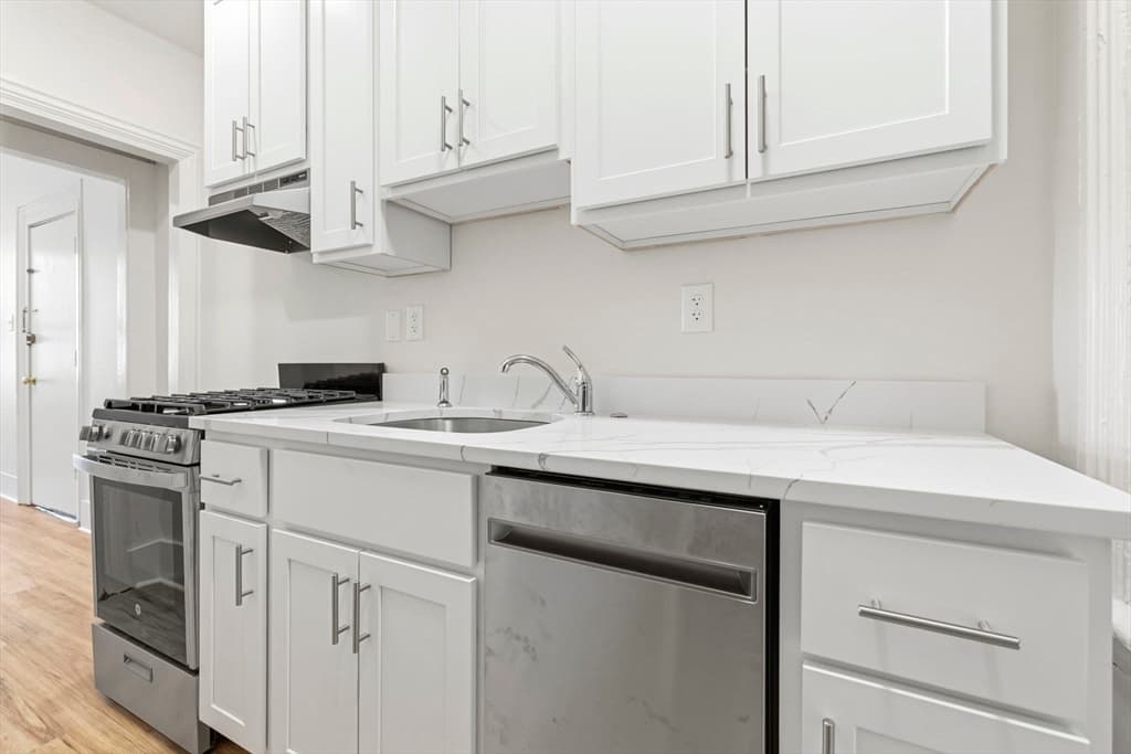 19 South Russell Street, Boston MA 02114 photo 2