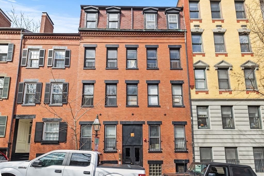 19 South Russell Street, Boston MA 02114