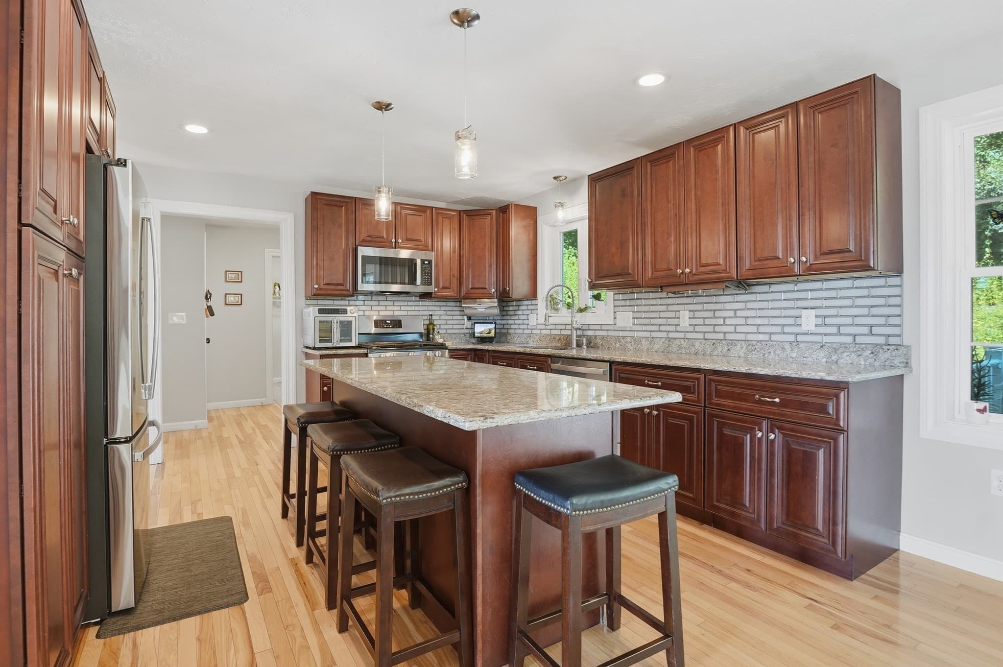Single Family Residence at 176 Southold Road, Auburn MA 01501, Auburn, photo 3 of 36