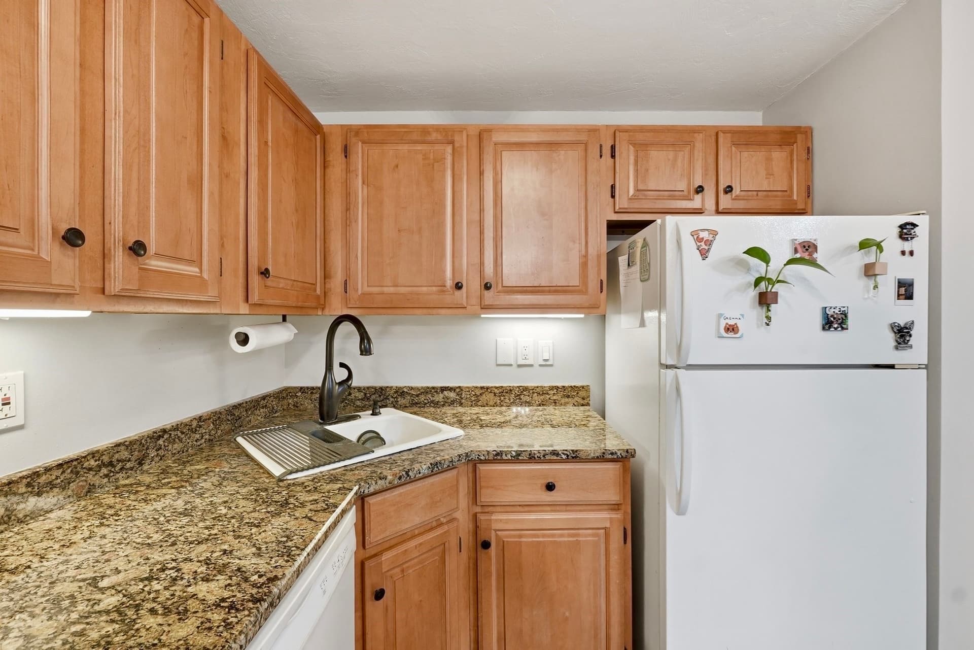 Condominium at 75 Huntoon Memorial Hwy # 10, Leicester MA 01524, photo 12 of 22