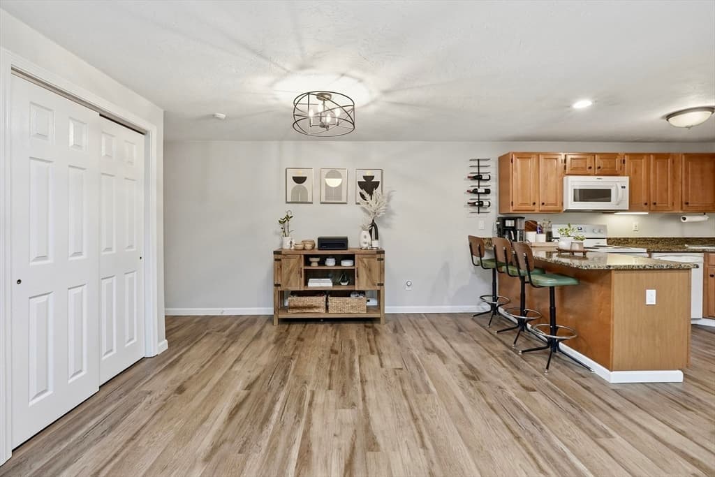 75 Huntoon Memorial Hwy # 10, Leicester MA 01524 photo 9