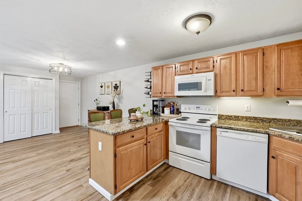 75 Huntoon Memorial Hwy # 10, Leicester MA 01524 photo 14