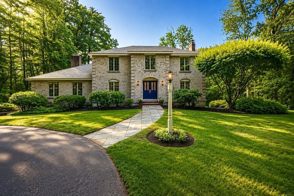 25 Laxfield Rd, Weston MA 02493 photo 2