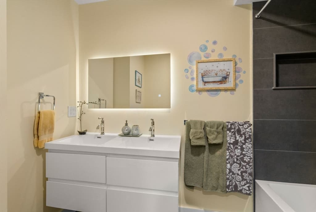 14 Brook Ave # 2, Waltham MA 02453 photo 18